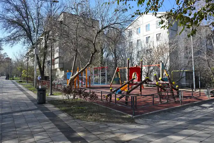 Аким Алматы Дархан Сатыбалды провёл рабочий объезд по Ауэзовскому району (3)