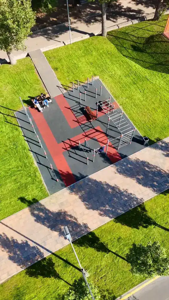 В Алматы завершено благоустройство улицы Торайгырова с новыми насаждениями и освещением