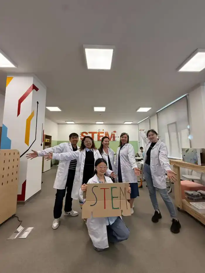 STEM-лаборатория, современная библиотека, IT-кабинет: раскрыты особенности «Келешек мектебі» (3)