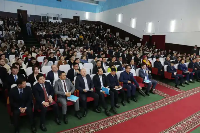 Встреча Ербола Карашукеева с жителями Таласского района: акцент на социально-экономическое развитие и международное сотрудничество