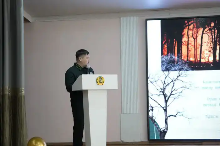 Беречь лес – обязанность каждого поколения: в Семее провели экологическую лекцию для студентов (3)