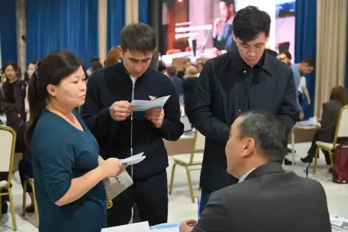 В ШЫМКЕНТЕ ПРОШЛА ЯРМАРКА ТРУДА, НА КОТОРОЙ ПРЕДЛОЖЕНО ОКОЛО 2 ТЫСЯЧ РАБОЧИХ МЕСТ (3)