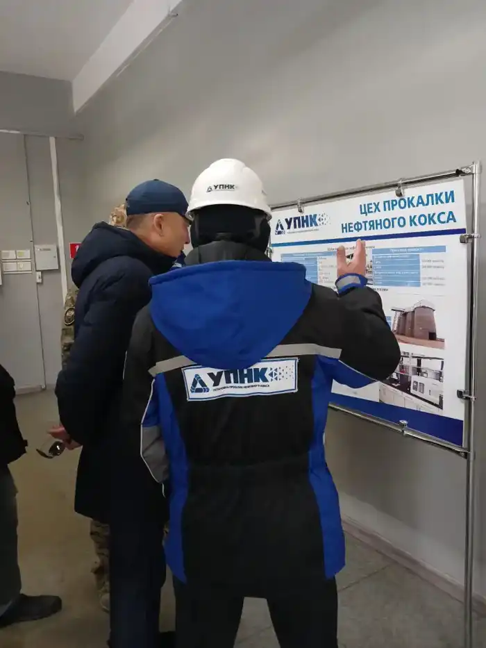 Дубаев Р.К. посетил завод по производству прокаленного нефтяного кокса в Павлодарской области для обсуждения вопросов безопасности