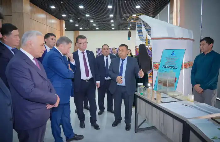 Министр науки и высшего образования Казахстана ознакомился с работой Чирчикского филиала ЮКИУ (8)