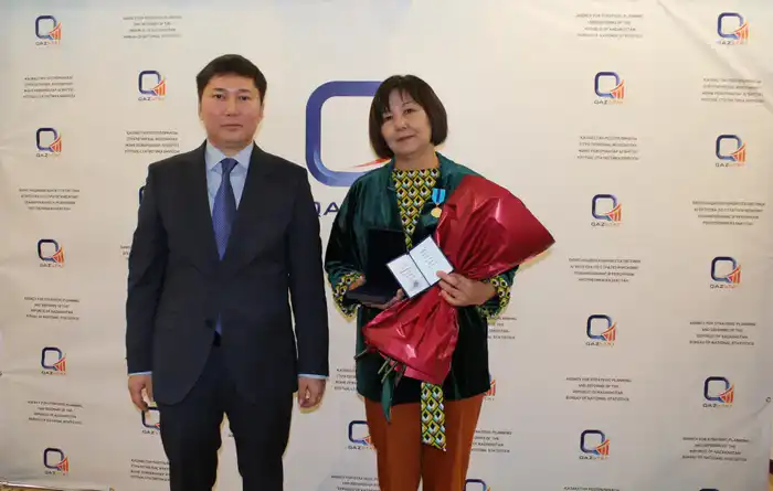 Награждение сотрудников Бюро национальной статистики в честь 105-летия статистики Казахстана