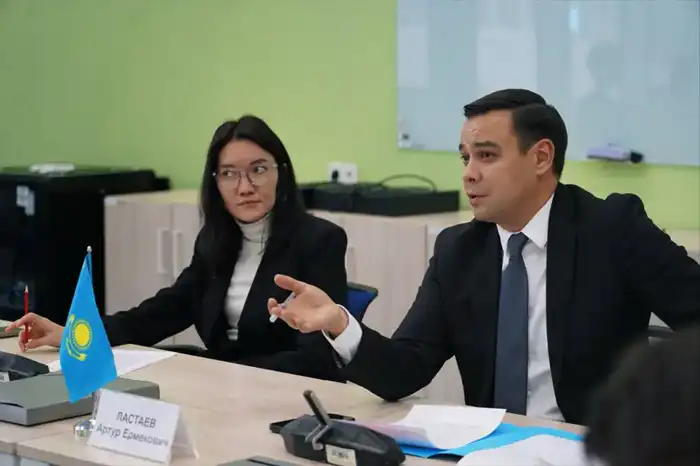 Омбудсмен провел II заседание Комиссии по правам молодежи (6)