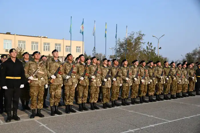 В Мангистауской области более 700 новобранцев торжественно присягнули на верность Родине, что свидетельствует о значительном интересе молодежи к службе в армии.