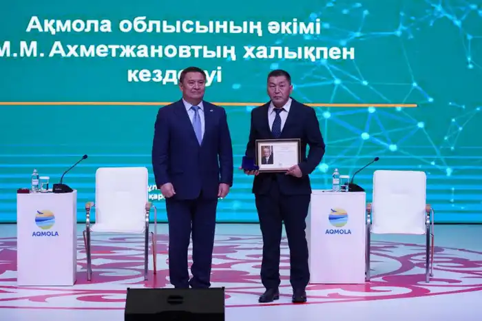 Аким области Марат Ахметжанов обсудил успешные аграрные достижения и планы развития Буландынского района на встрече с населением