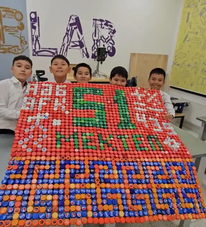 Школьники «Келешек мектеп» города Семей изготовили EcoBox из пластиковых крышек (4)