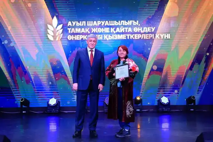 Золотые руки Карагандинского края: работники сельского хозяйства получили заслуженные награды
