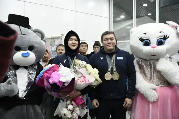 Столичные спортсмены, защищавшие честь страны в Японии, вернулись домой (3)