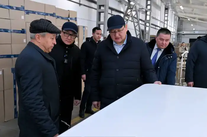 Аким области посетил предприятие по производству корпусной мебели (6)