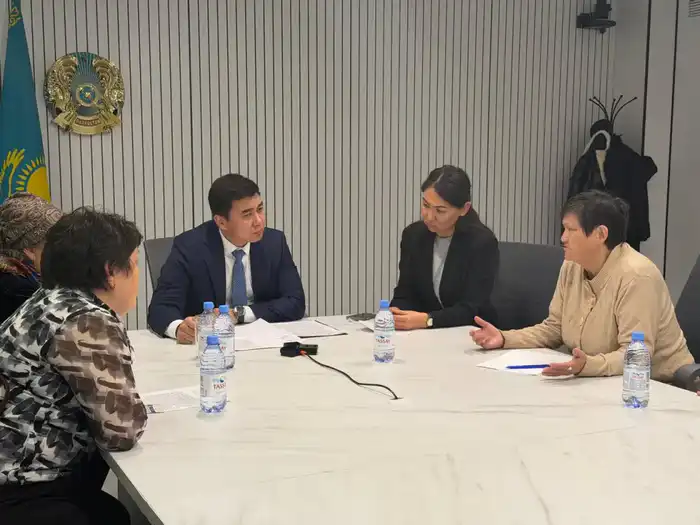 Вице-министр промышленности и строительства РК Куандык Кажкенов провёл приём граждан (2)