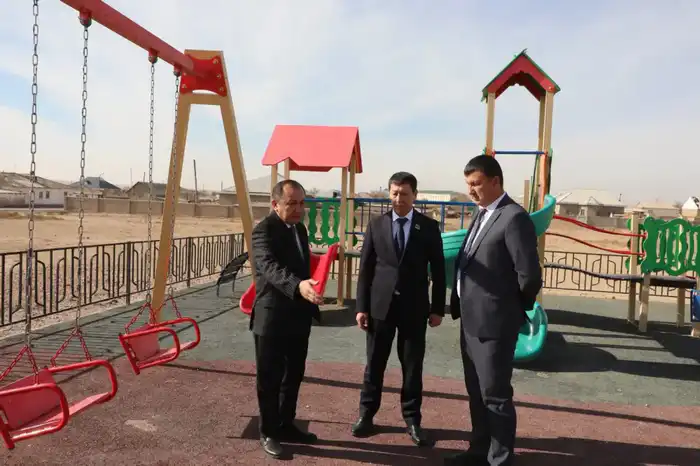 Медицинский объект и детская игровая площадка в Сарыагашском районе Туркестана