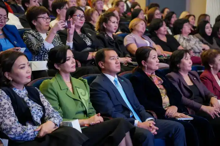 Три сотни голосов: секреты успеха современных женщин