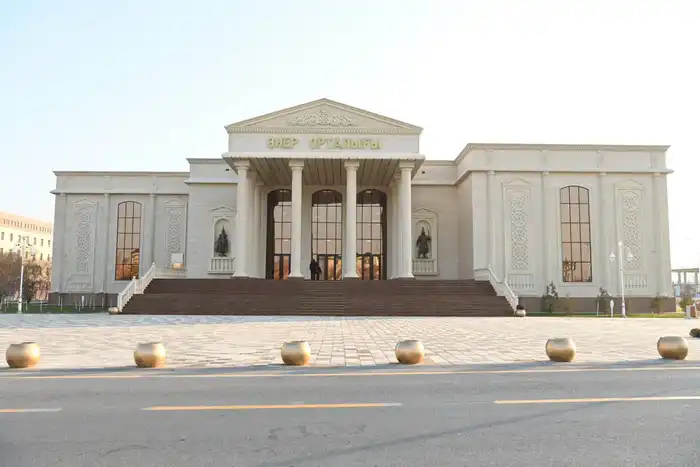 Аким области Нурлыбек Налибаев и Икрам Адырбеков ознакомились с новыми объектами в Кызылорде, включая Центр искусств и теплоэлектроцентраль.