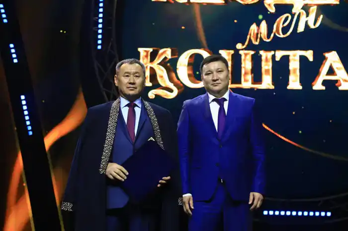 Творческий вечер Баглана Омарова в Туркестане