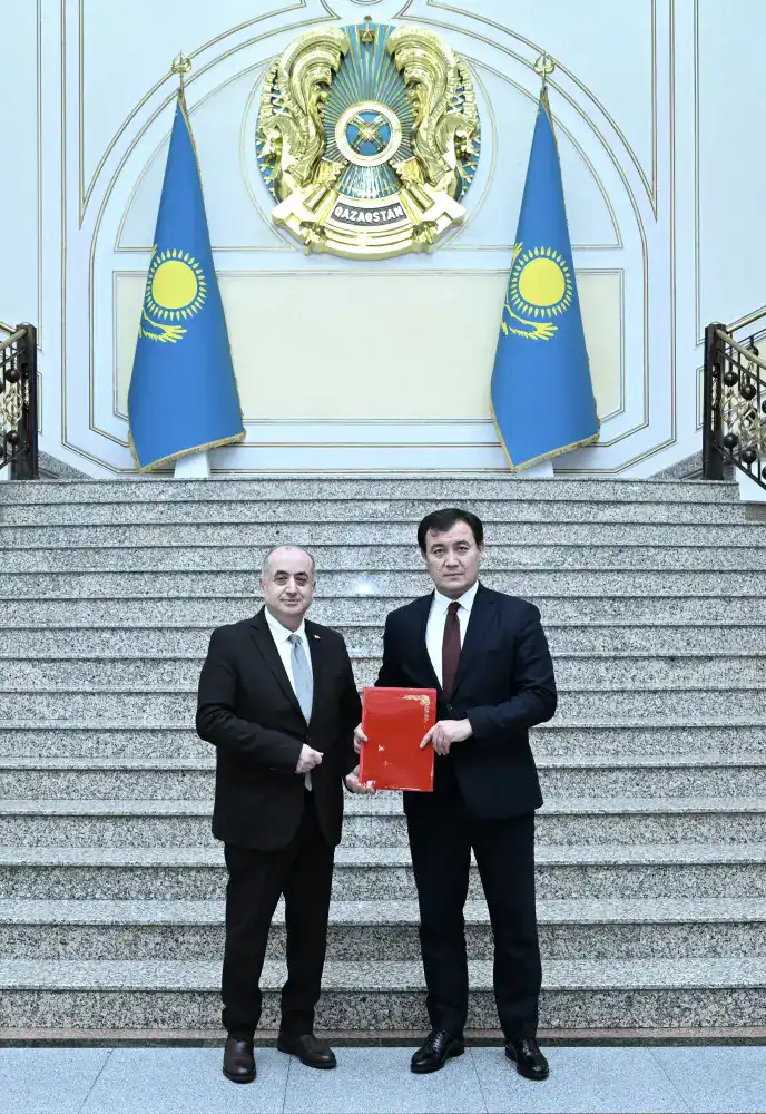 Заместитель министра иностранных дел Казахстана принимает копии верительных грамот от нового Посла Ливана