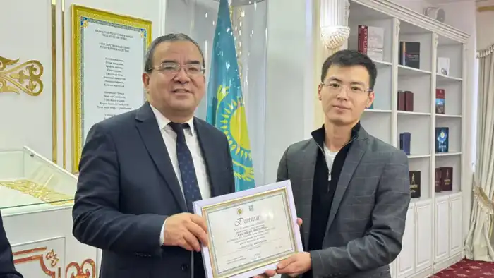 В литературном клубе «Алқа» обсудили влияние искусственного интеллекта на литературу (3)