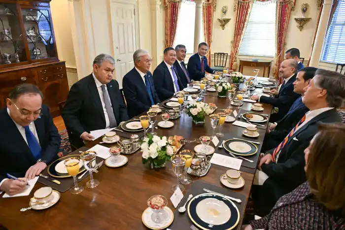 Дипломатический мост: Глава государства и высокопоставленные американские чиновники обсуждают новые горизонты сотрудничества