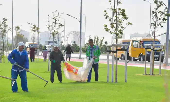 ТУРКЕСТАН: В СУББОТНИКЕ ПРИНЯЛО УЧАСТИЕ БОЛЕЕ 40 ТЫСЯЧ ЧЕЛОВЕК, ВЫВЕЗЕНО 186 ТОНН МУСОРА (3)