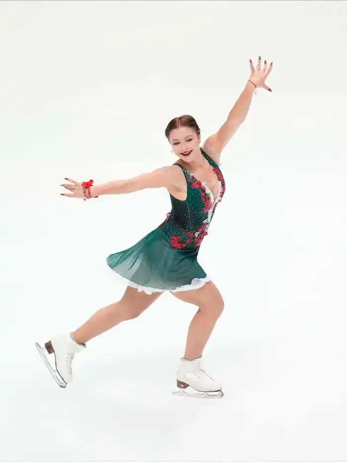 Софья Самоделкина занимает второе место на международном турнире NHK Trophy в Японии
