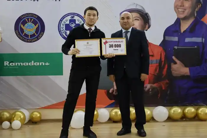 Премии лучшим молодым специалистам вручили в Нуринском районе (7)