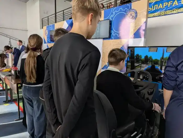 В Карагандинской области школьников знакомят с современными рабочими специальностями (8)