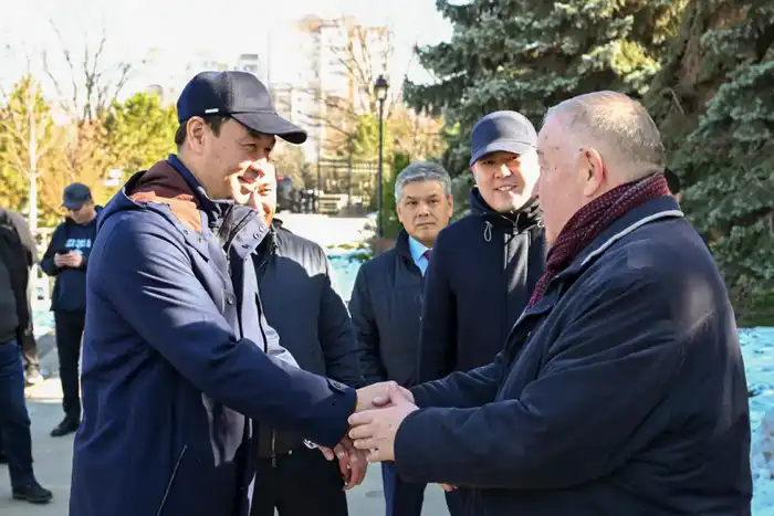 Открытие нового сквера в Алматы с зелеными зонами и современными системами