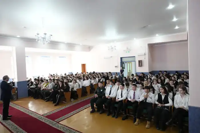 Беречь лес – обязанность каждого поколения: в Семее провели экологическую лекцию для студентов (8)