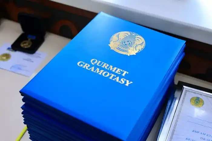 В Карагандинской области финансистов отметили их профессиональный праздник с награждением и теплыми пожеланиями