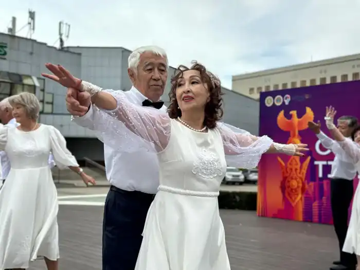 В Астане стартовал танцевальный кружок для пенсионеров, способствующий улучшению здоровья