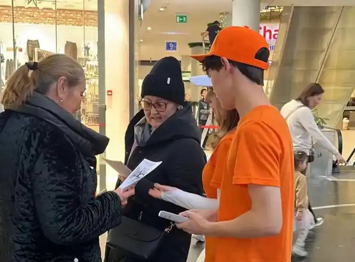 Акция против гендерного насилия в ТРЦ 'Хан Шатыр'