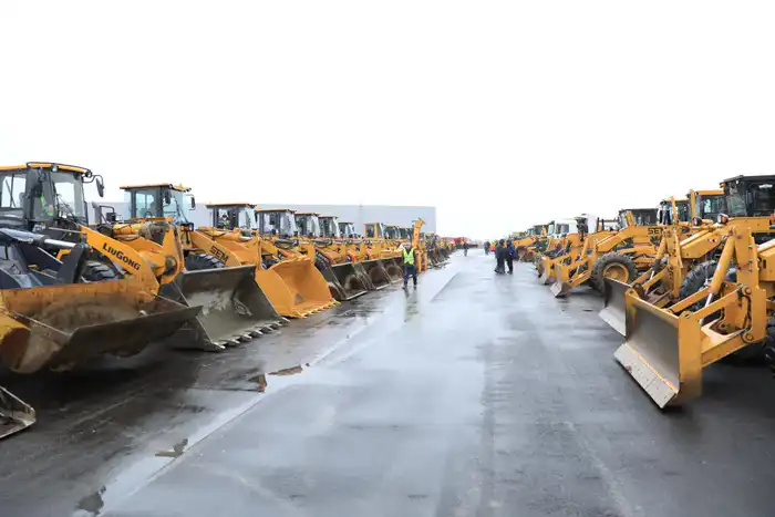 В Актобе 357 единиц спецтехники подготовлены для уборки снега (5)