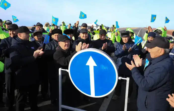 На участке автодороги Актобе – Карабутак – Улгайсын завершен первый этап реконструкции протяженностью 28 км и открыто движение транспорта (10)