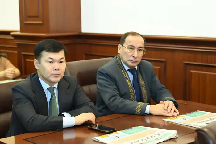 Глава региона встретился с государственным и общественным деятелем Мухтаром Кул-Мухаммедом (9)