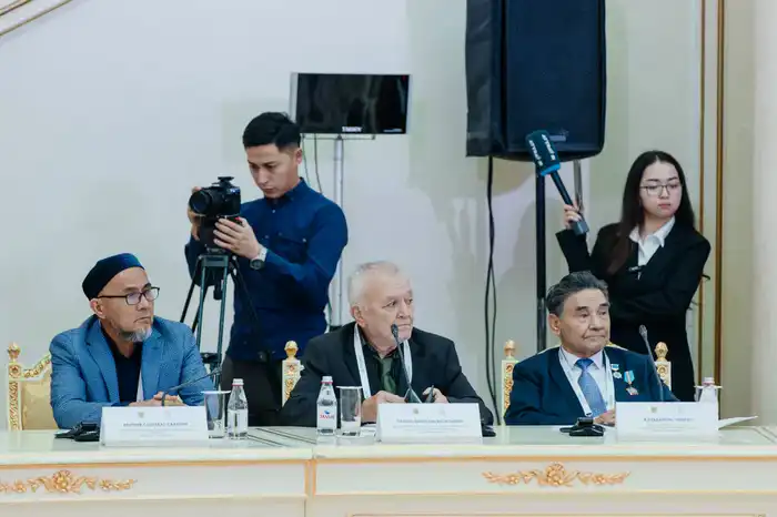 В Атырау стартовал международный симпозиум «Сарайшык: история и культура Великой степи на стыке Востока и Запада» (5)