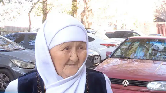 80-летняя бабушка-водитель из Шымкента вдохновляет молодежь и ломает стереотипы о возрасте в социальных сетях
