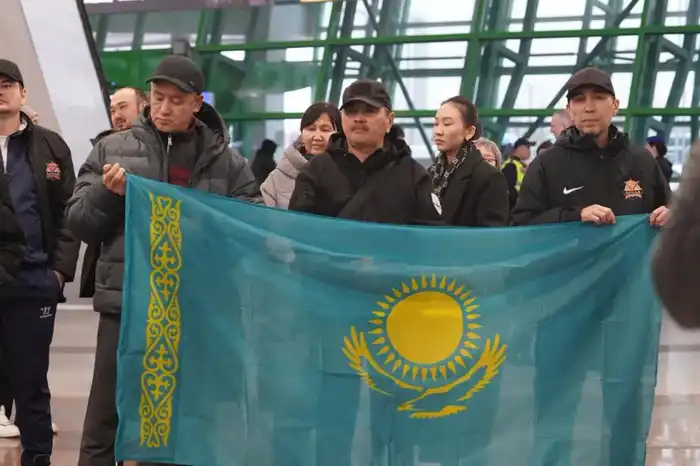 Спортсмены, ставшие чемпионами Азии по хоккею, вернулись в страну (2)