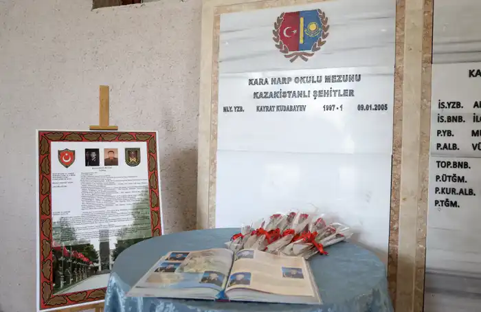 В военном вузе Турции открыли мемориальную доску казахстанскому офицеру (7)
