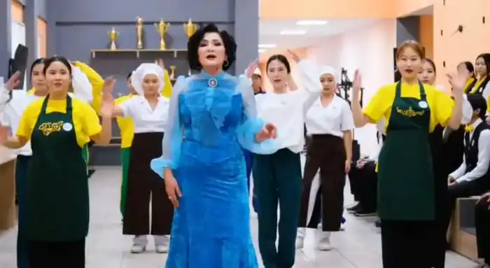 Гимн труда: 700 студентов Астаны спели о силе профессий