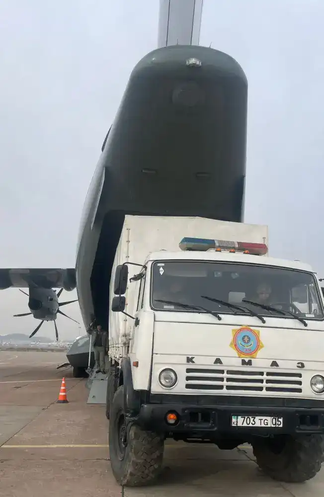 Казахстан направил гуманитарный груз в Афганистан (5)