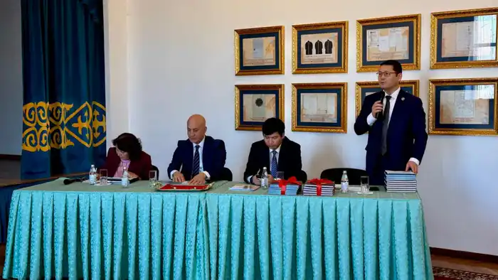 Листая страницы истории: факсимильные издания рукописей о хане Аз-Джанибеке представлены в Алматы Шымкенте