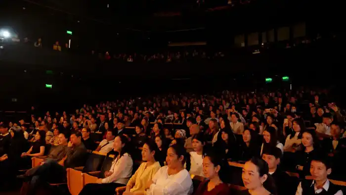 «Закон и порядок»: в Астане публике представили спектакль «Жылы мұң» (2)