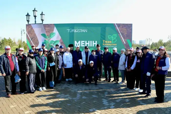 В Туркестане более 300 человек приняли участие в акции по посадке деревьев