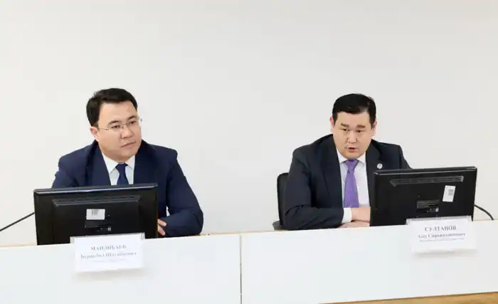 Азат Султанов обсудил международные перспективы агропромышленного комплекса на встрече с жителями Алматы