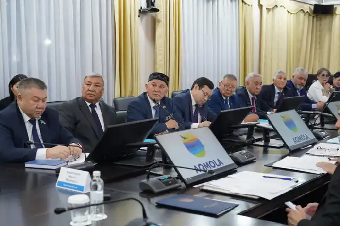 Аким Акмолинской области Марат Ахметжанов встретился с членами общественного совета (4)