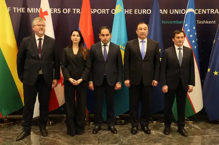 Министры и комиссары обсудили возможности Транскаспийского транспортного коридора на Форуме инвесторов в Ташкенте