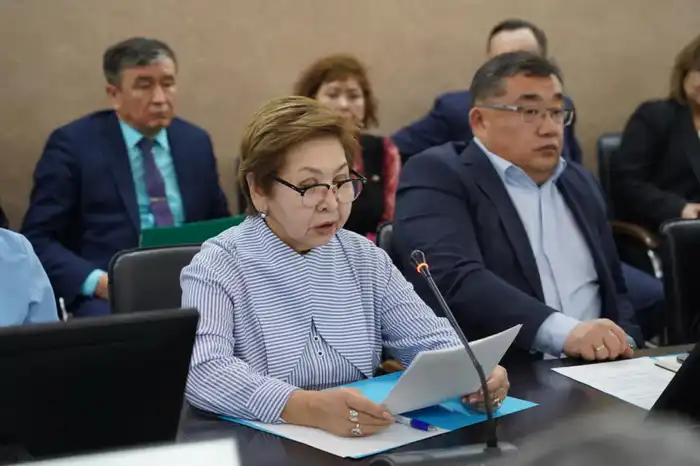 Аким Акмолинской области Марат Ахметжанов встретился с членами общественного совета (5)