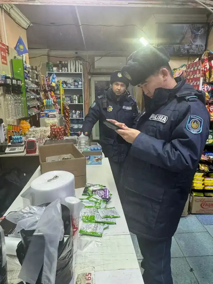 «Закон и порядок»: рейд по выявлению незаконной торговли насваем провели в Астане (2)